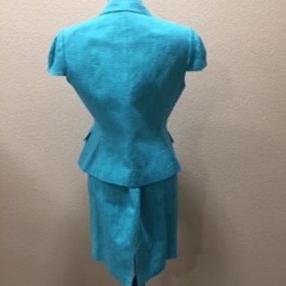 TAHARI BLUE TEXTURED CAP SLEEVE JACKET & SKIRT SET - Picture 4 of 4